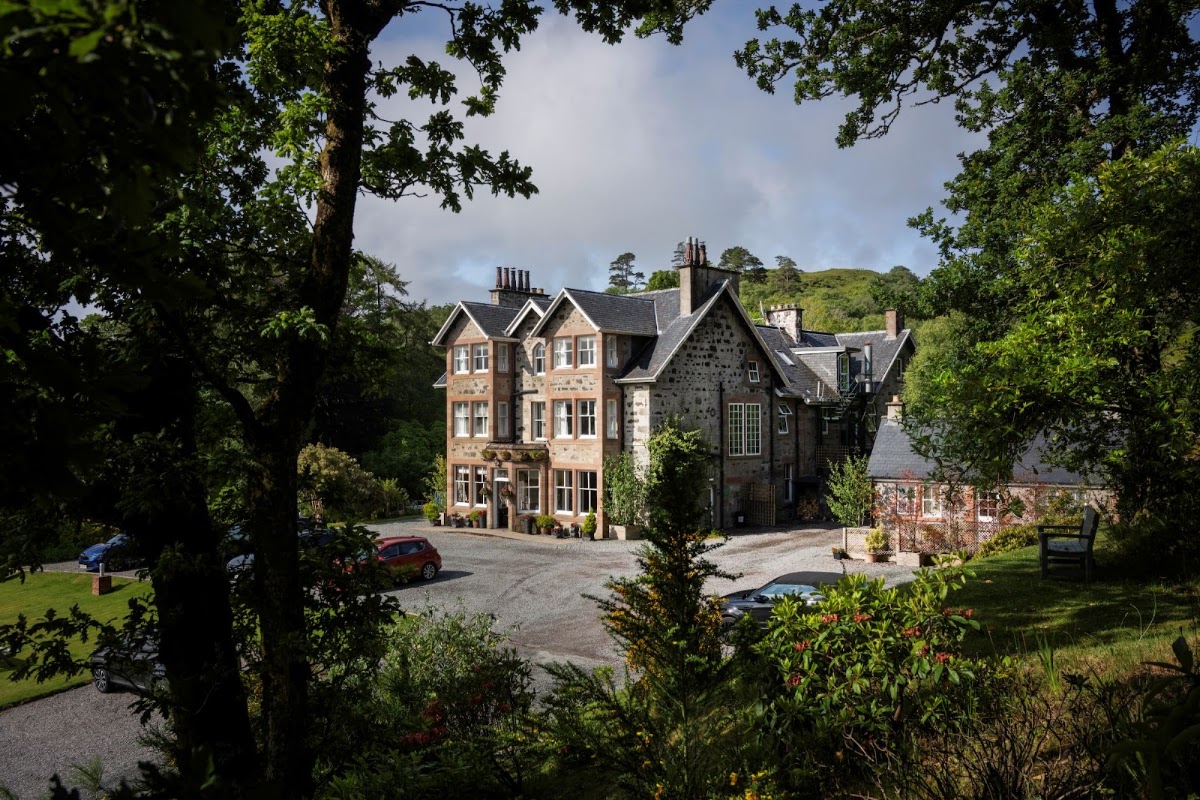 Duisdale House Hotel, dog-friendly hotel in Scottish Highlands