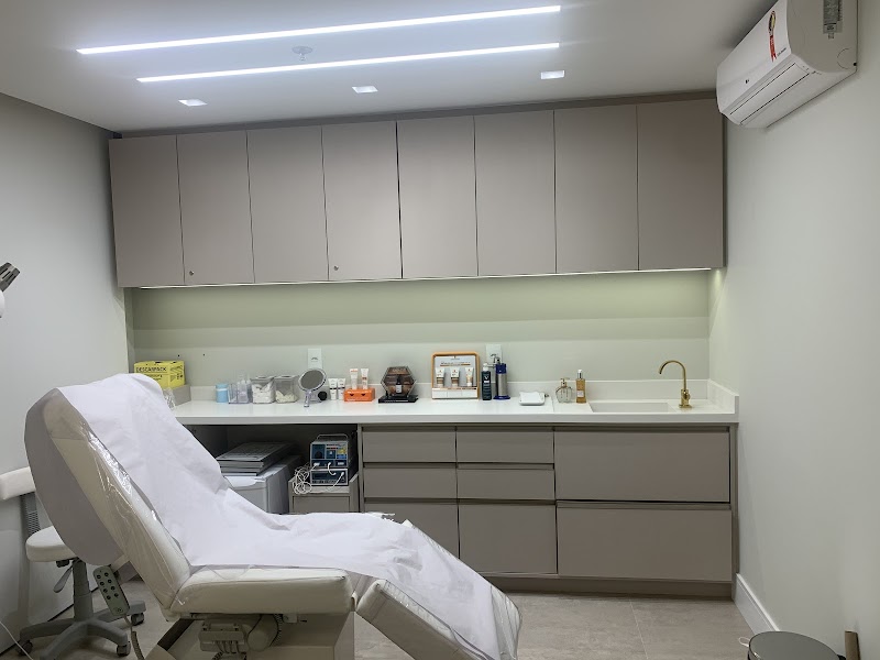 Foto de Dermatologista - Dra. Juliana de Morais Fernandes Krakheche - Clínica Dermavive