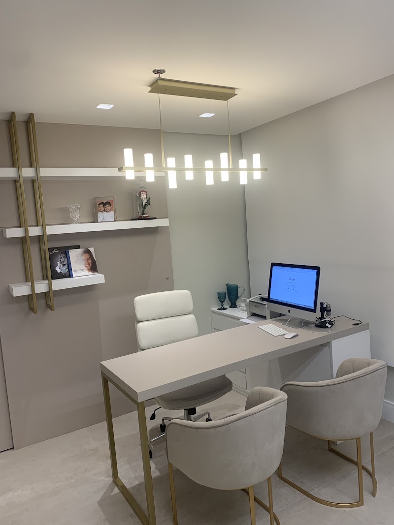 Foto de Dermatologista - Dra. Juliana de Morais Fernandes Krakheche - Clínica Dermavive