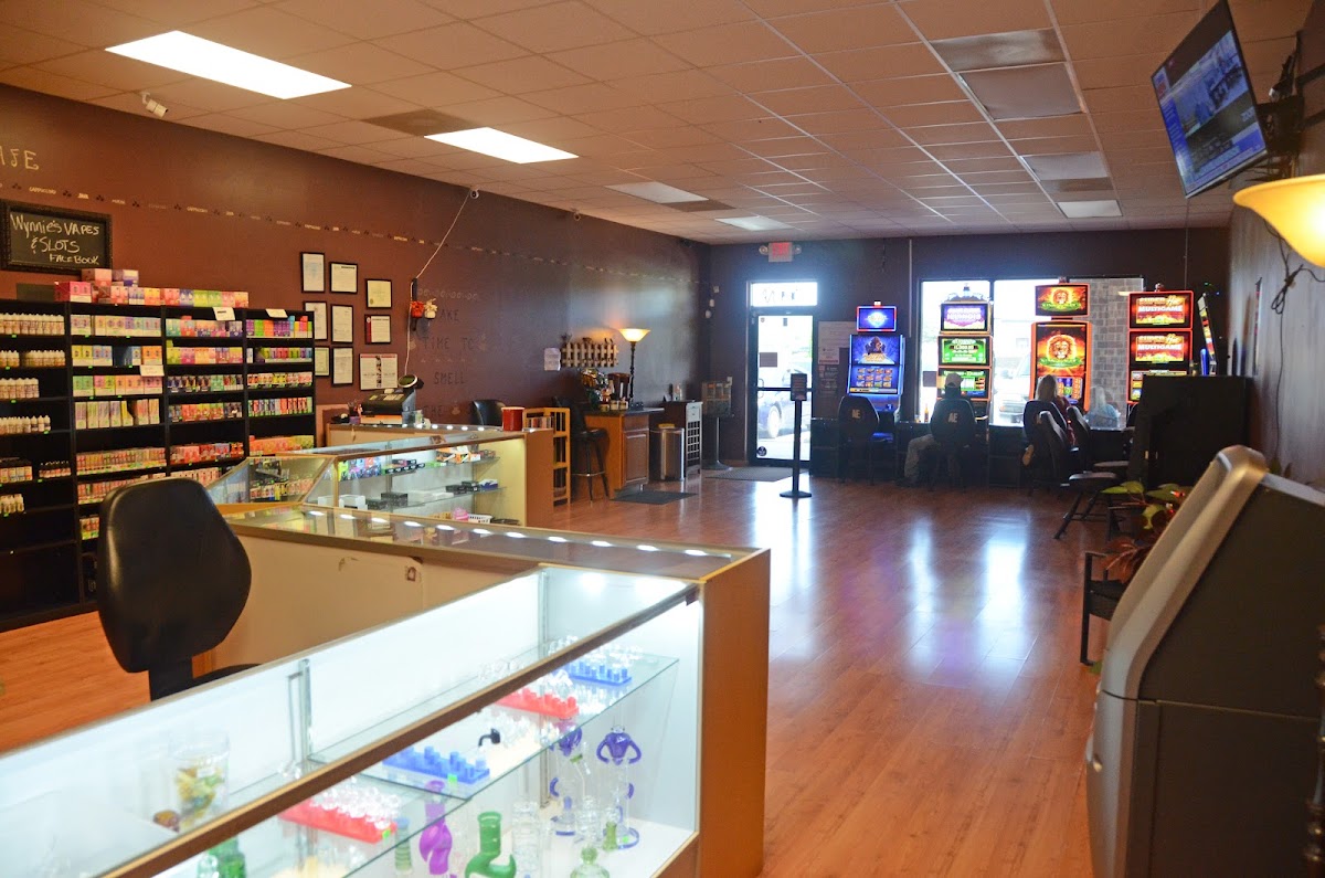 Wynnies Vape and Slots photo 4
