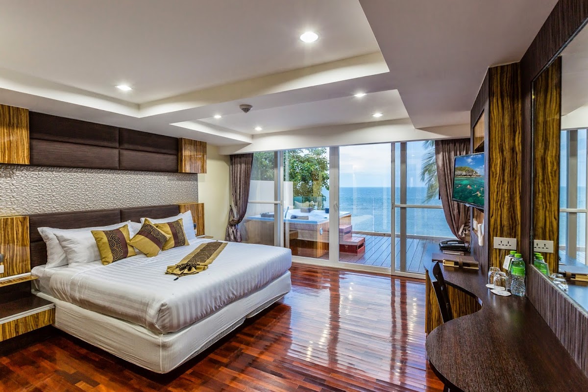 Royal Beach Boutique Resort - Photo 3