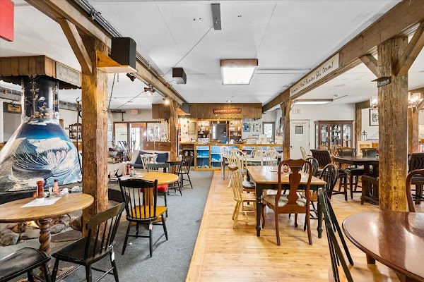 The Round Hearth Café & Marketplace