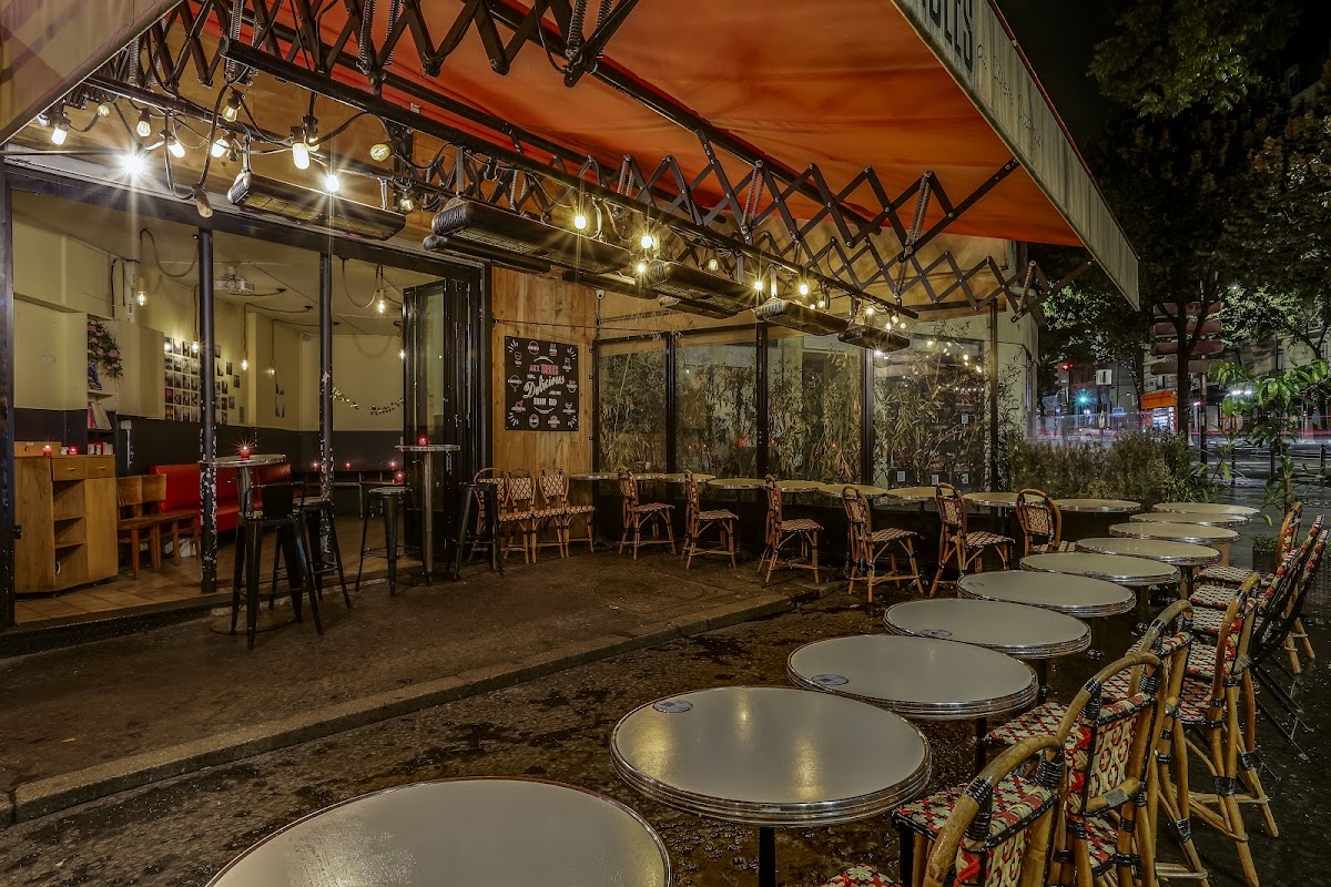 Aux Tables du Père Lachaise, vue extérieure