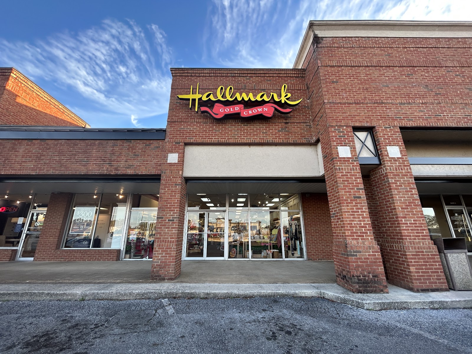 Lynn's Hallmark Shop