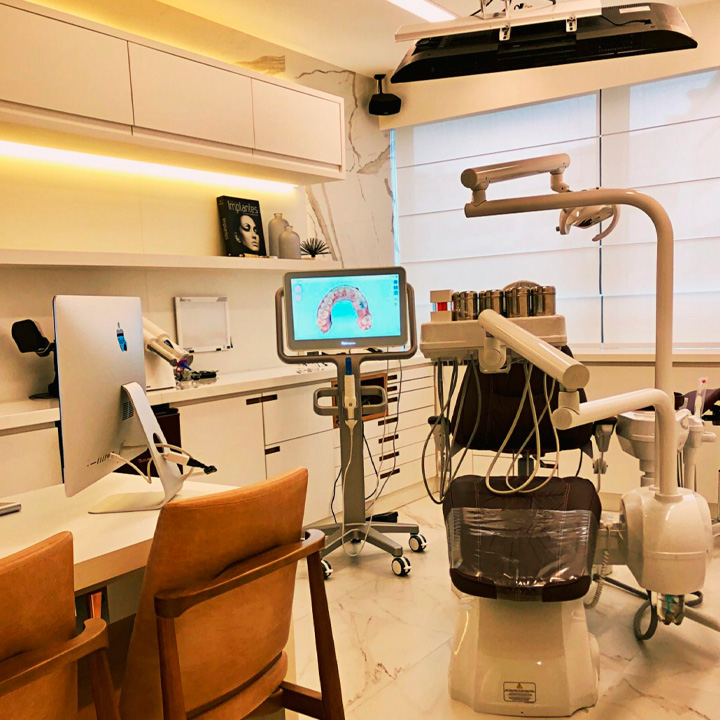 Romero Fernandes Odontologia - Implante Dentário com os melhores Dentistas da Barra da Tijuca