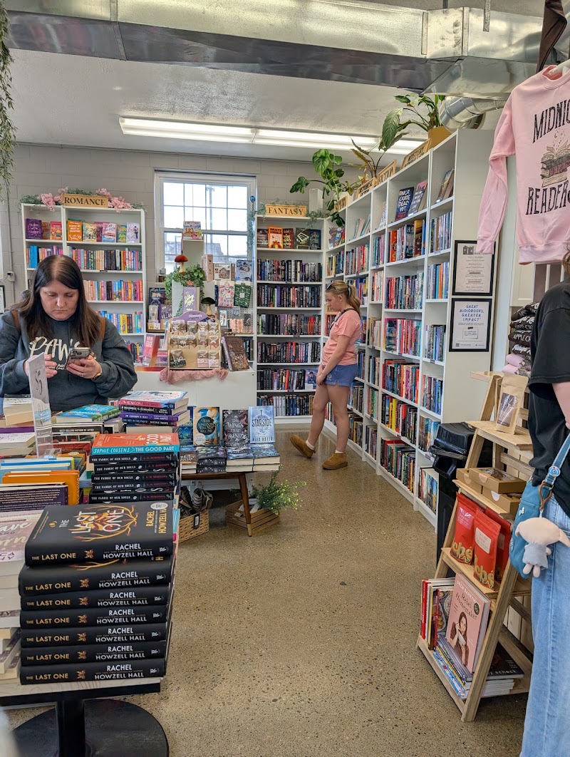 Midnight Readers Shop photo 3