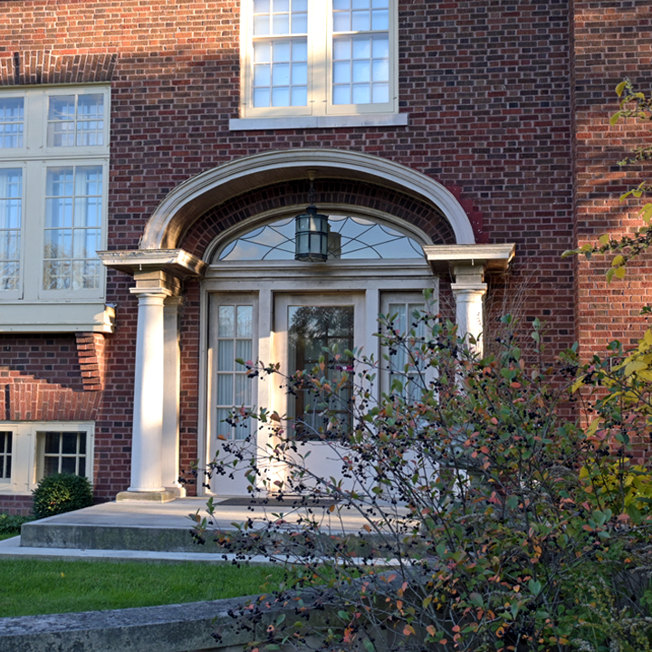 Esta Barrett Manor & Gardens