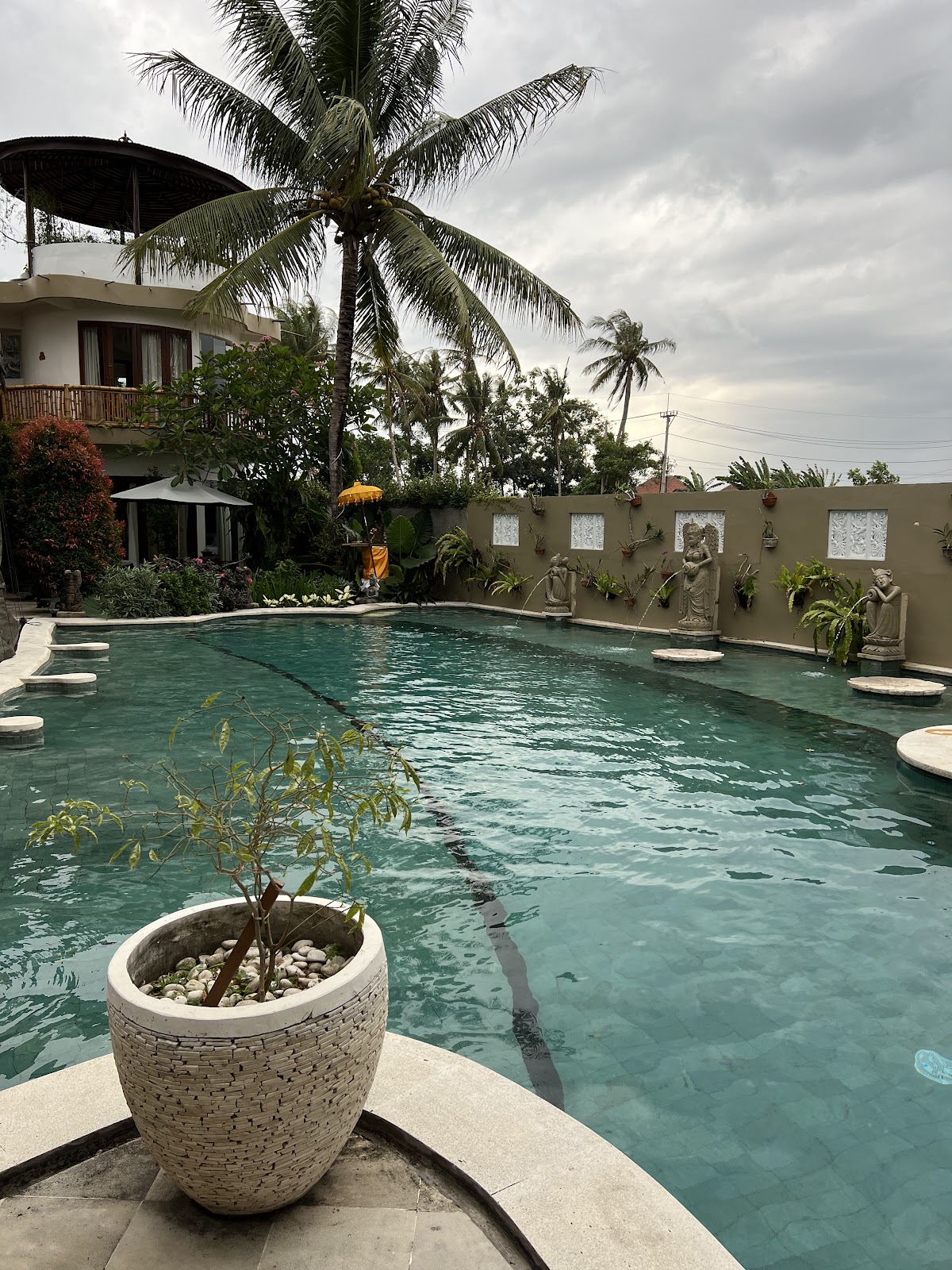 Floating Leaf Eco-Luxury Retreat