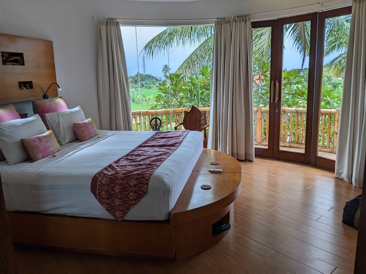 Floating Leaf Eco-Luxury Retreat — 3