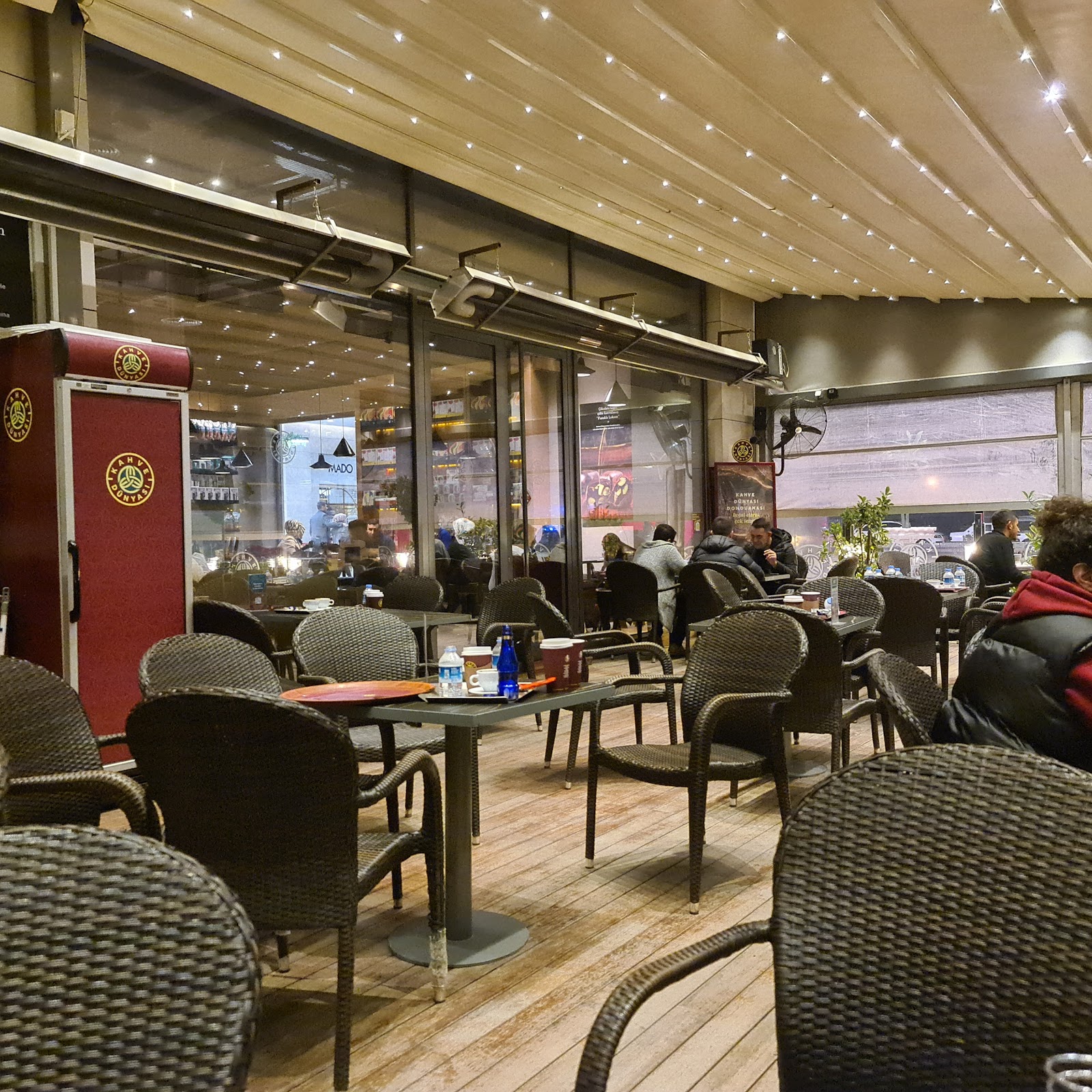 Kahve Dünyası mekanı