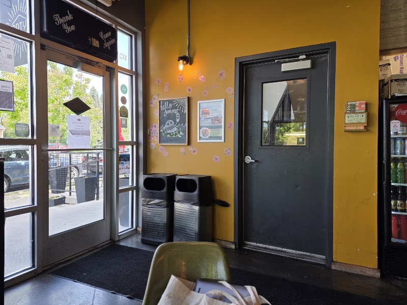 Morty's Cafe: Logan photo 4