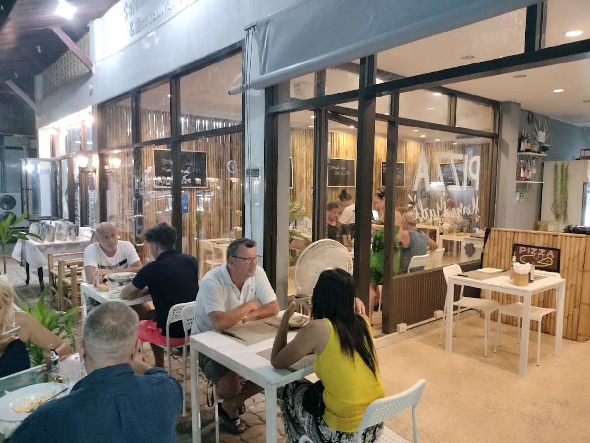 Mozza Pizzeria - Main view
