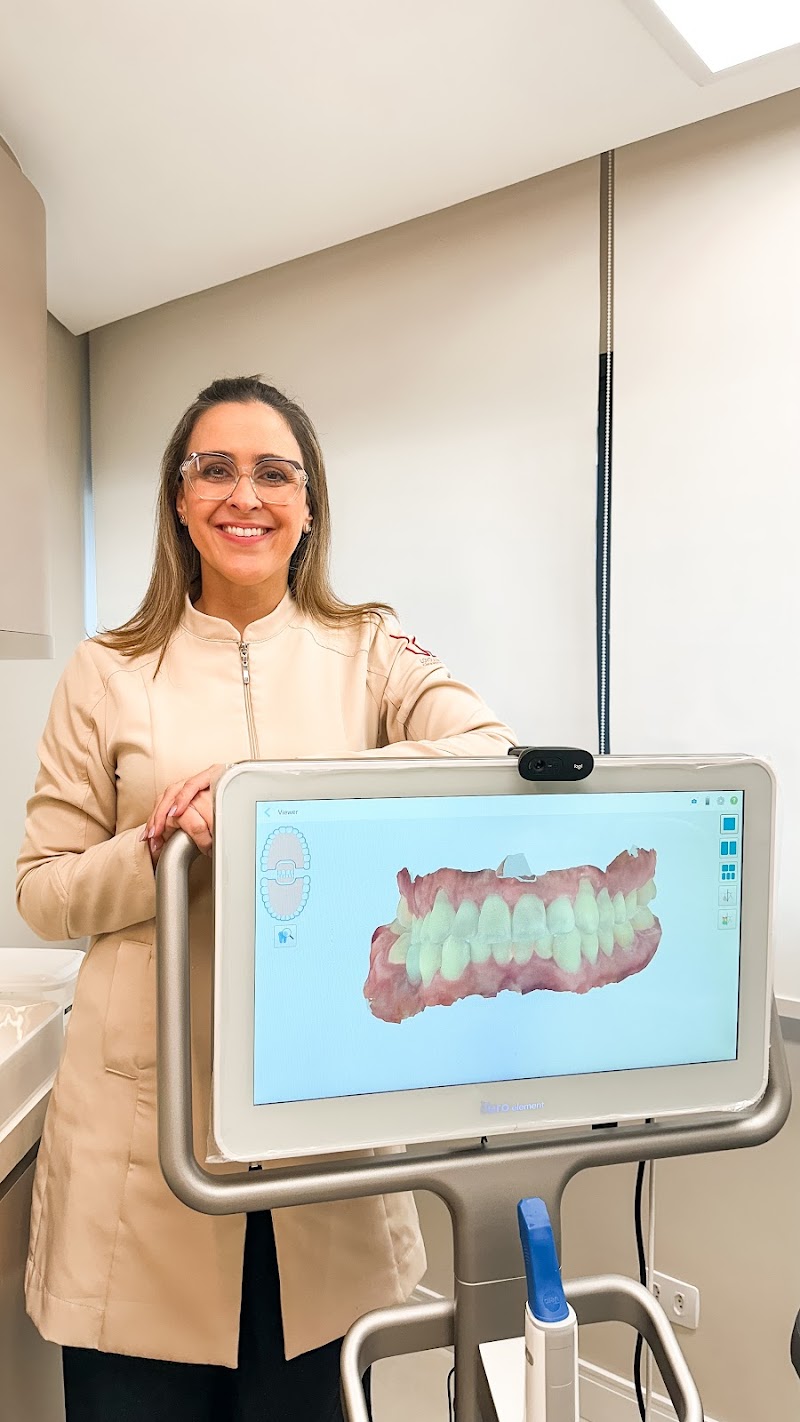 Dra. Camila de Loyola | Dentista no Bigorrilho