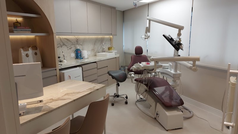 Dra. Camila de Loyola | Dentista no Bigorrilho - foto 3