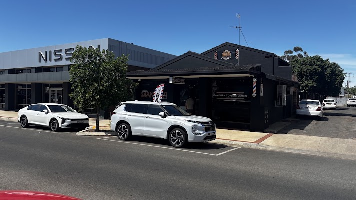 Modern Mancave Yambil photo 2