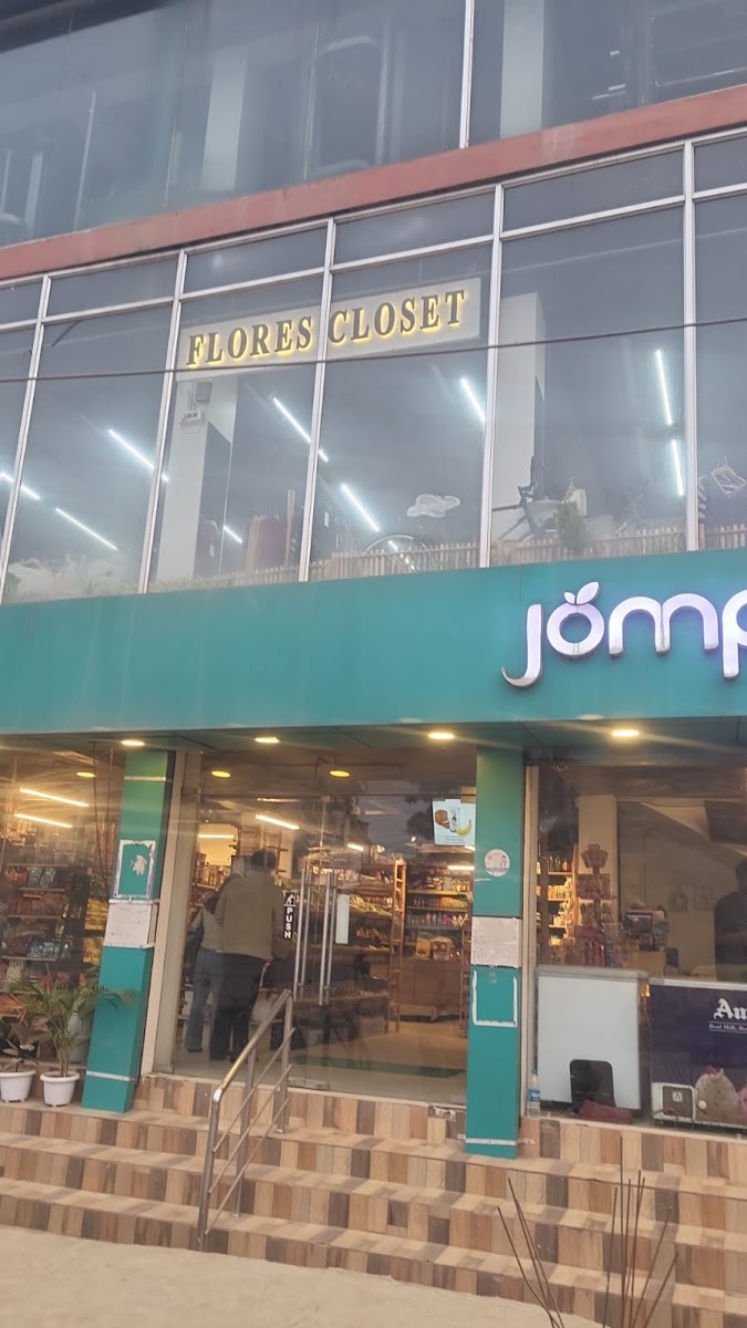 Flores Closet Google photo 1
