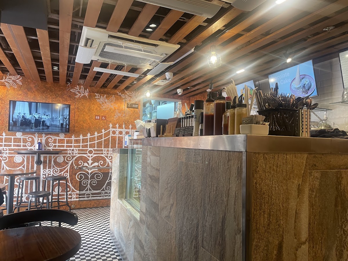 CAFE B photo 5