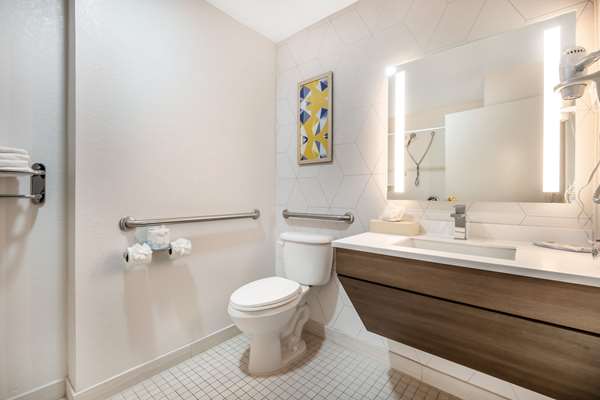 Photo by Comfort Suites Louisville Airport