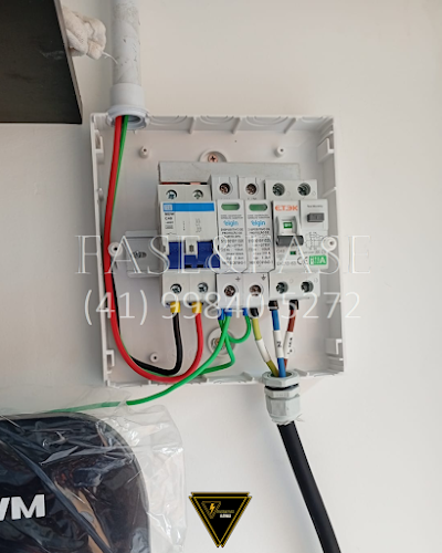 Foto de Eletricista Curitiba - Fase & Fase Elétrica - Manutenção, instalação e iluminação
