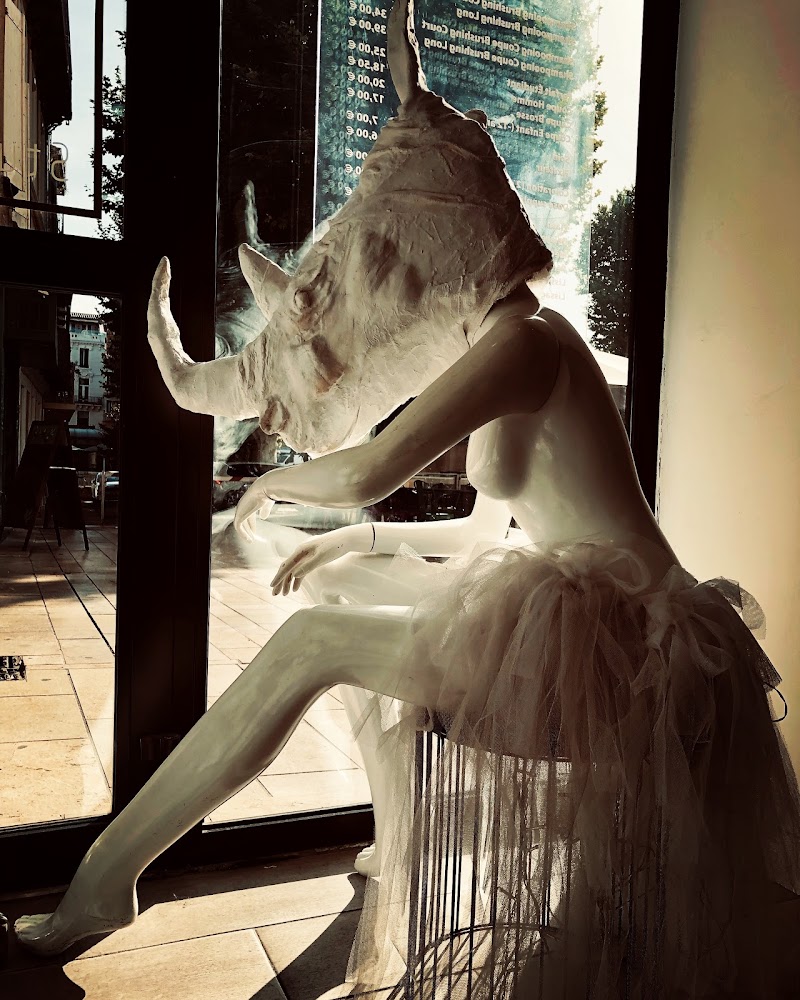 LA TETE A L'ENVERS — photo 1