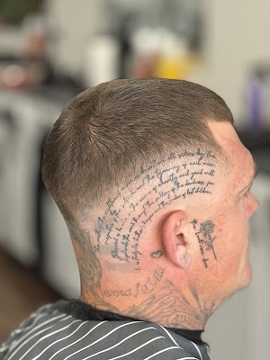 WIG CHOP BARBER SHOP photo 3