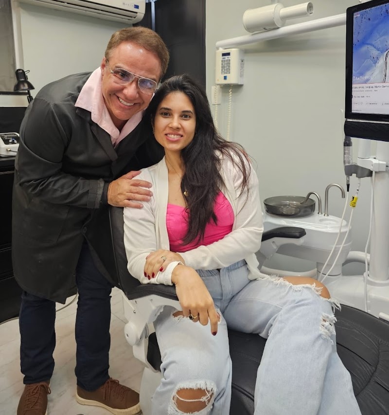 Dr. Maurício Fortuna Jasmim – Implante Dentário | Lente e Faceta Dental | Invisalign | Protocolo de Implante Cabo Frio - foto 4