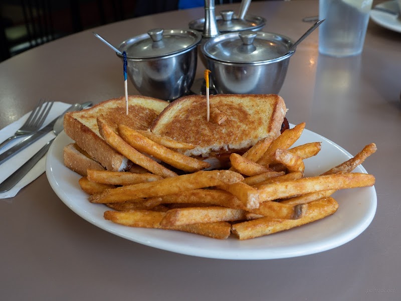 Marcus P's cafe photo 2