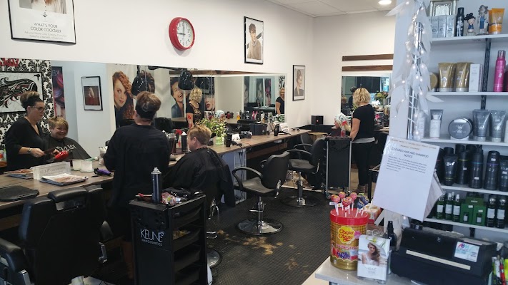 Carols Cuts & Colours photo 2