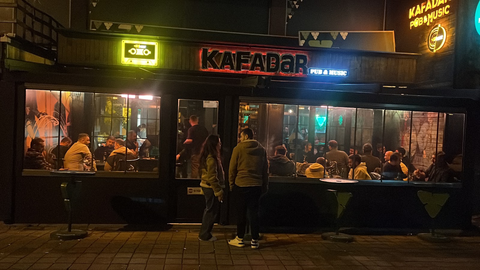 Kafadar pub music mekanı