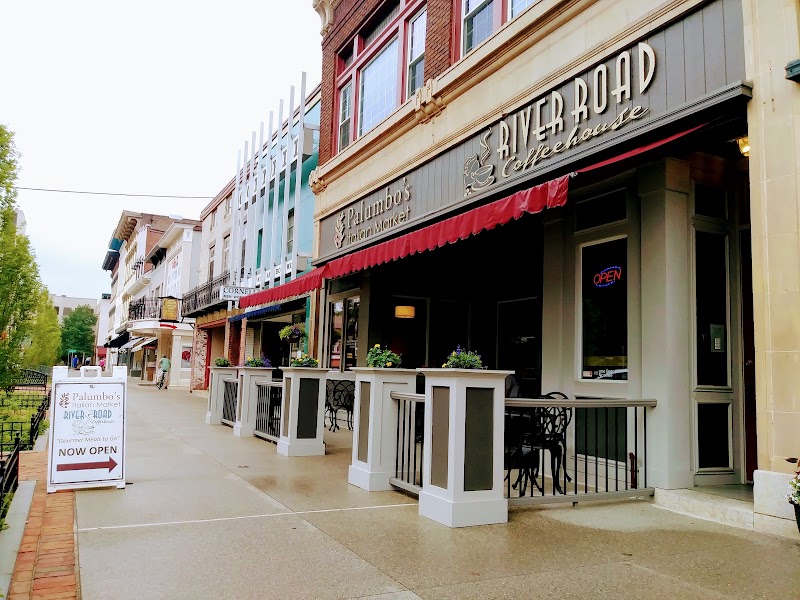 River Road Coffeehouse - On the Square photo 1