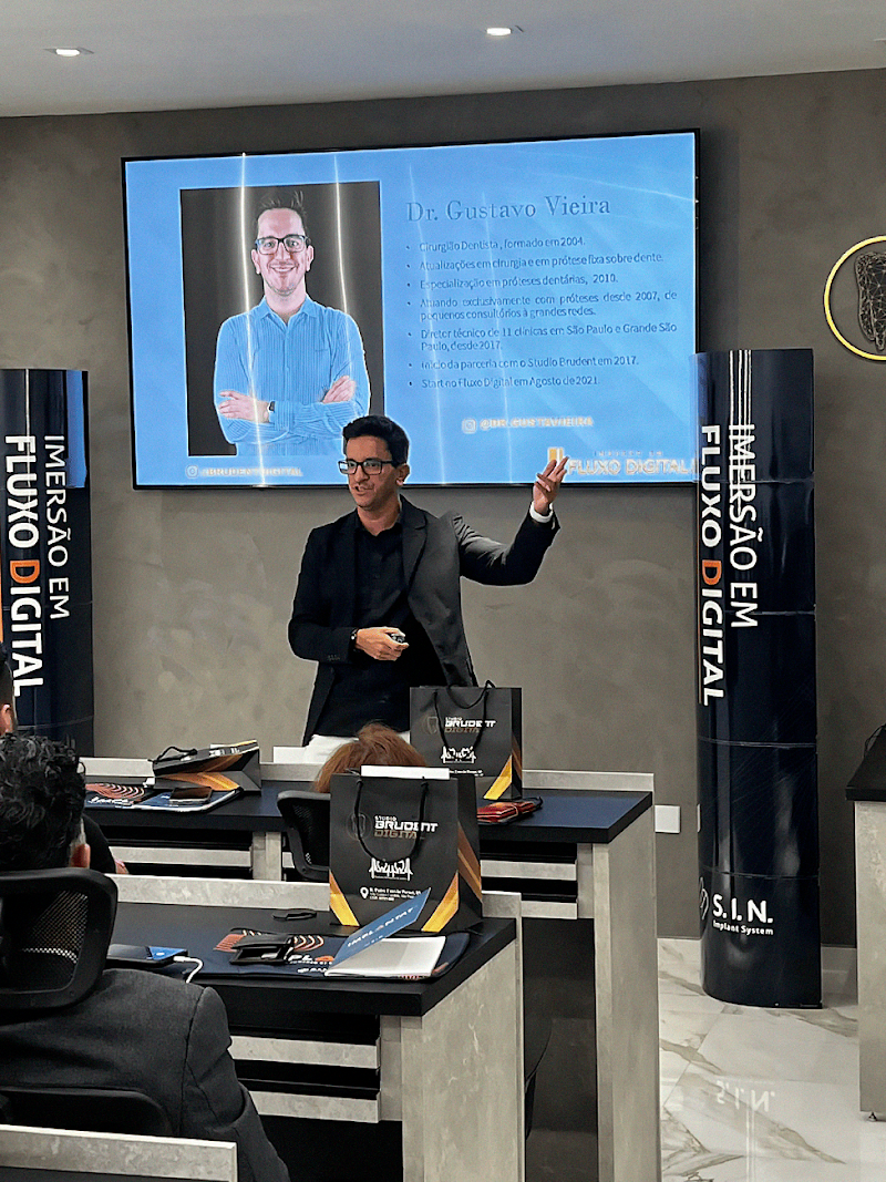 Dentista Dr. Gustavo Vieira - Especialista em Prótese Dentária em São Paulo - Oral Sin Implantes - foto 3