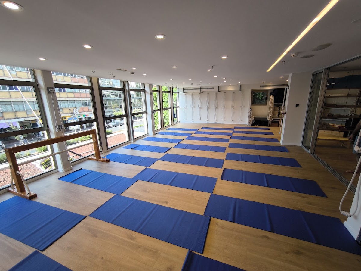 Iyengar Yoga Center TLV מרכז איינגאר יוגה — 3