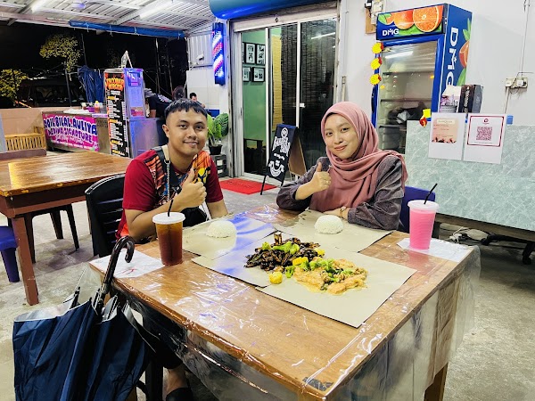 Gerai Makan Manis Fam Empire - Photo 1