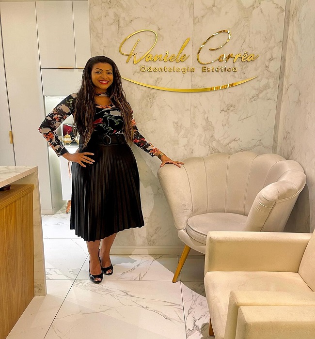 Drª Daniele Corrêa | Implante Dentário no Rio de Janeiro - RJ