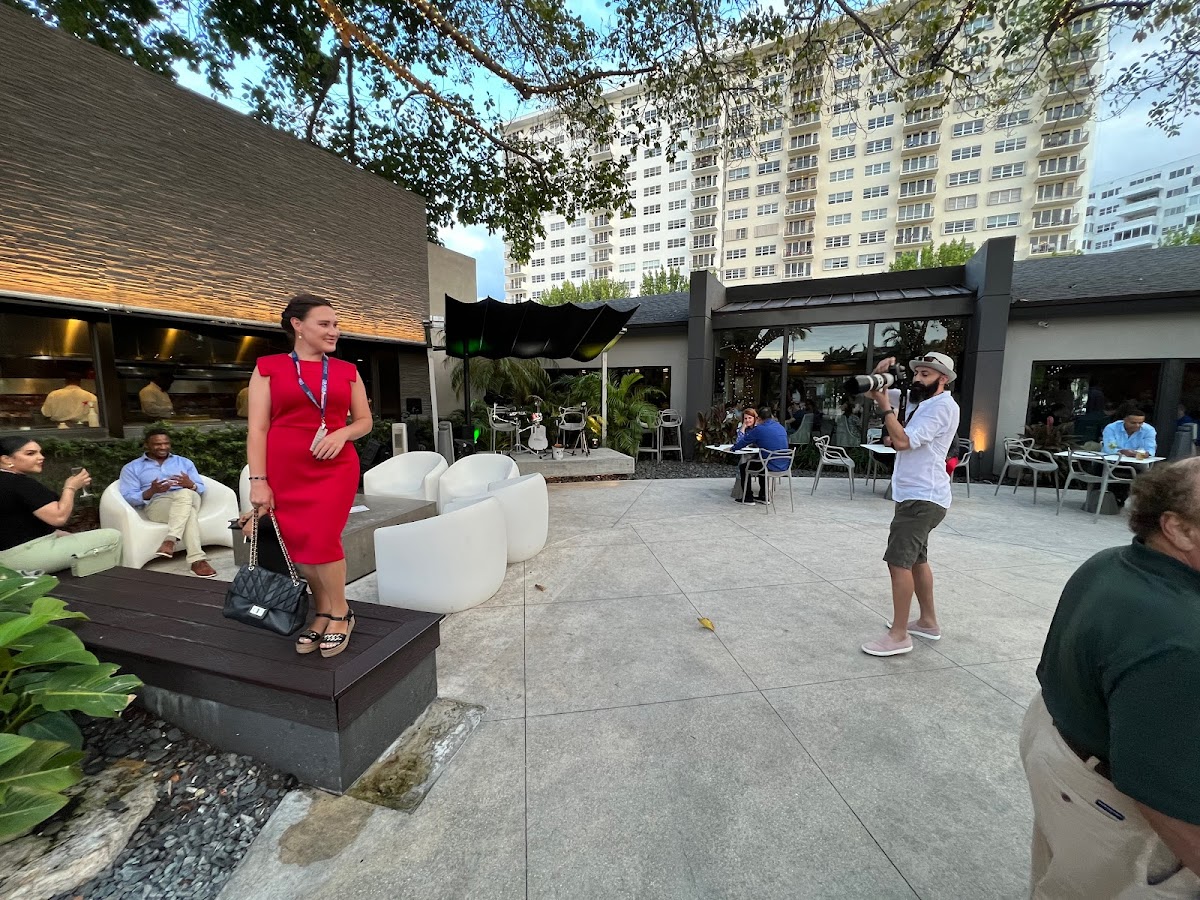 Visuals by Momo: Google Places image 2