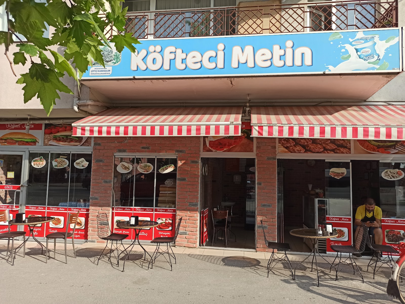 Metin Aperatif mekanı