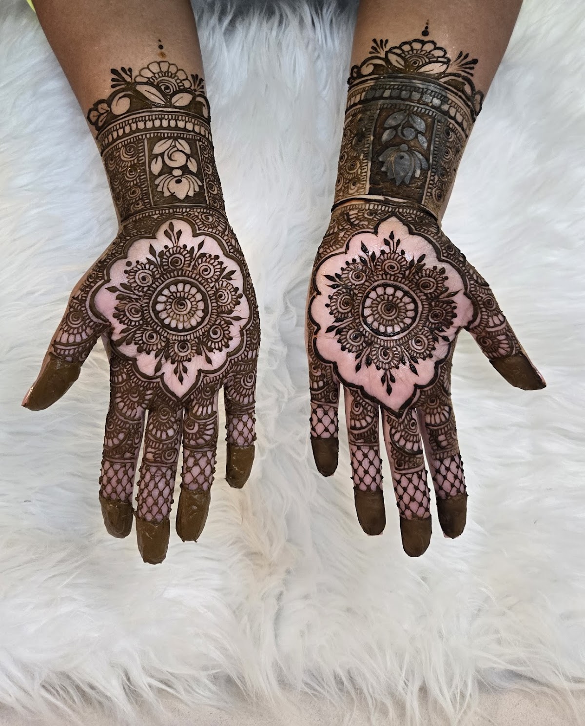 Elegance Henna tattoos ,Face painting and balloon twisting tattoo work — photo 2