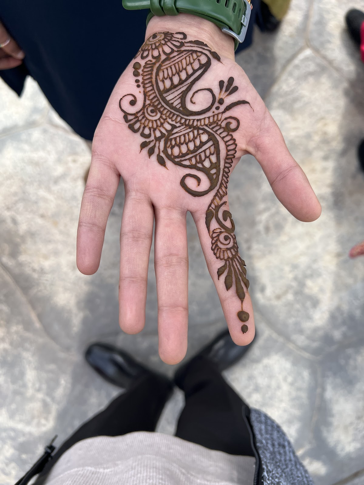 Elegance Henna tattoos ,Face painting and balloon twisting tattoo work — photo 3
