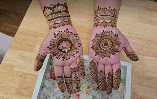 Elegance Henna tattoos ,Face painting and balloon twisting — tattoo studio near Cupertino