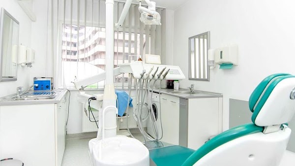 Residencia Residencia La Salud — Colonia Los Ángeles, C. Manuel Roses, 13, 13, 28223 Pozuelo de Alarcón, Madrid, España