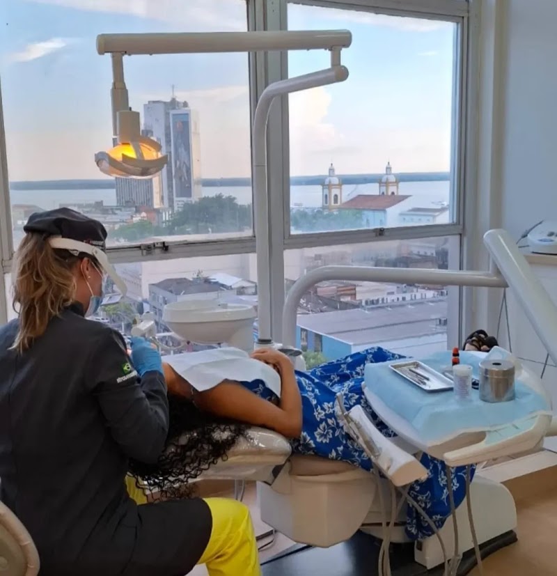 Dra. Ligia Tavares - Endodontia e Implantodontia - foto 5