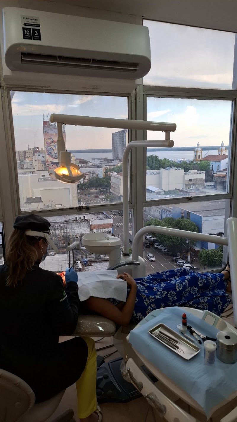 Dra. Ligia Tavares - Endodontia e Implantodontia - foto 4