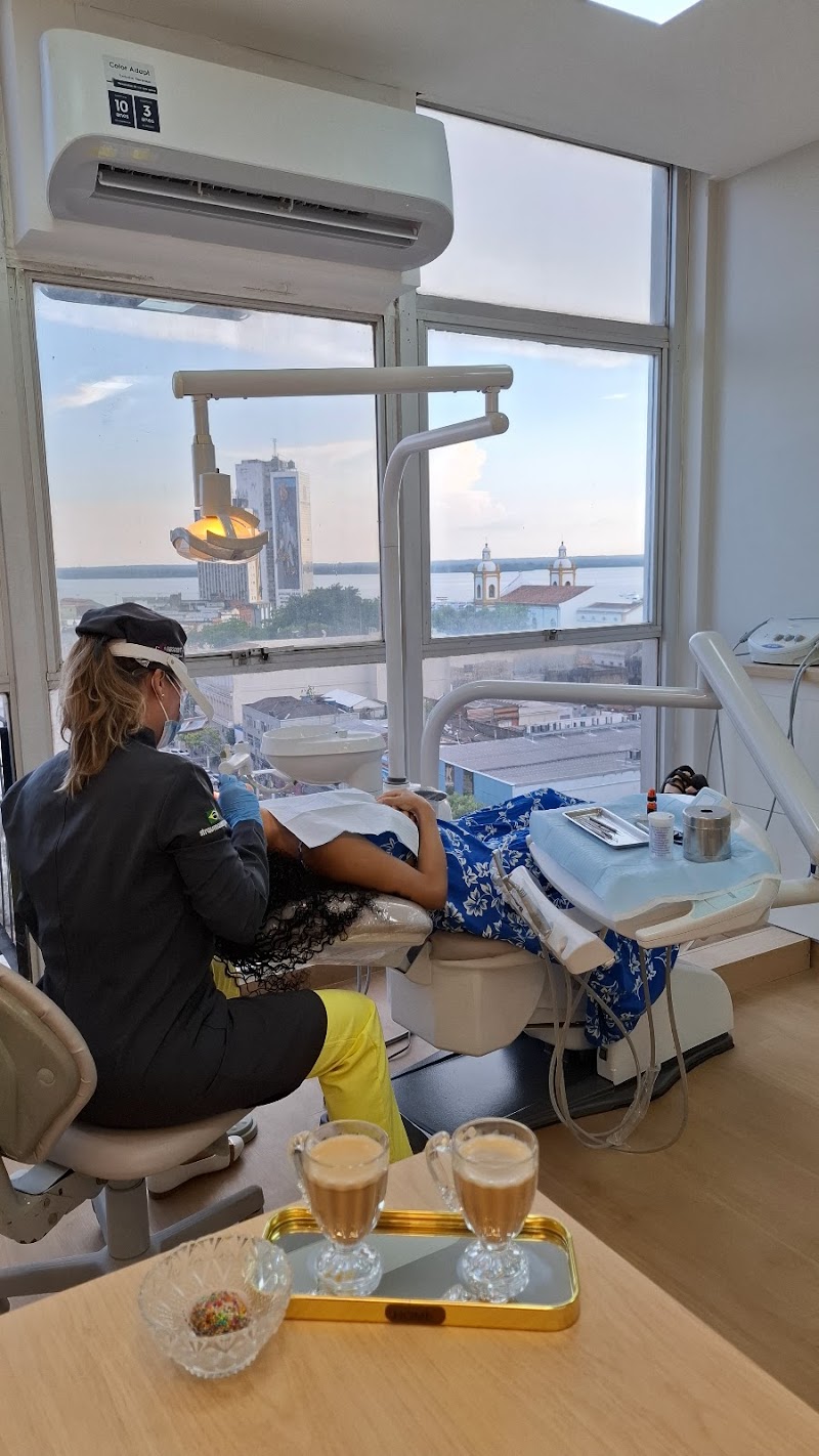 Dra. Ligia Tavares - Endodontia e Implantodontia - foto 2