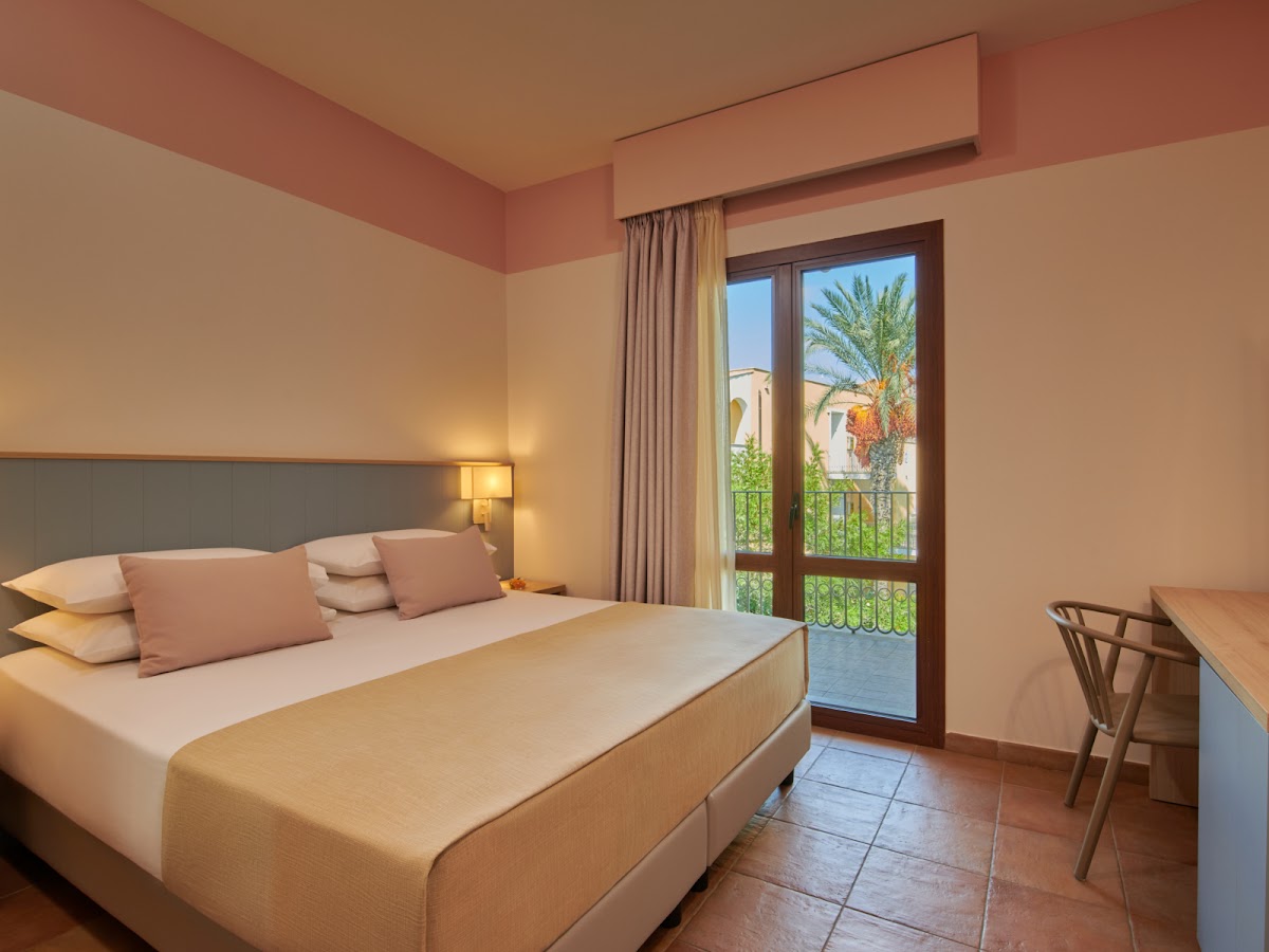 Serenusa Resort