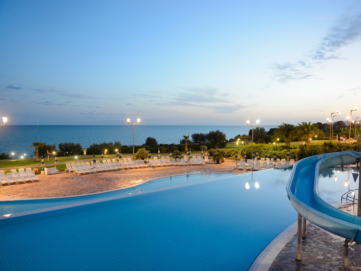 Serenusa Resort