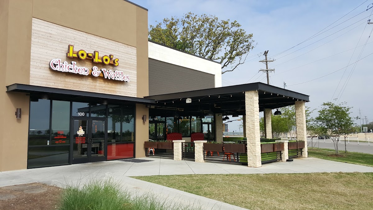 Lo-Lo's Chicken & Waffles