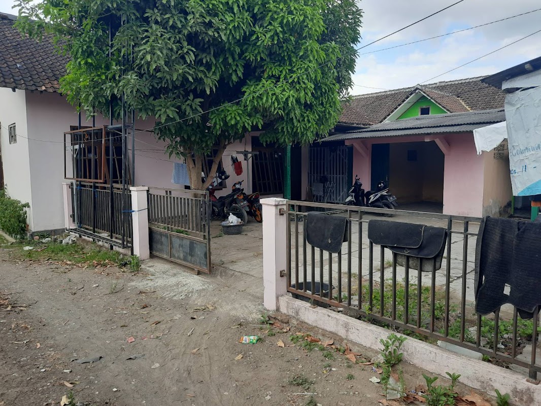 Kontrakan Pink