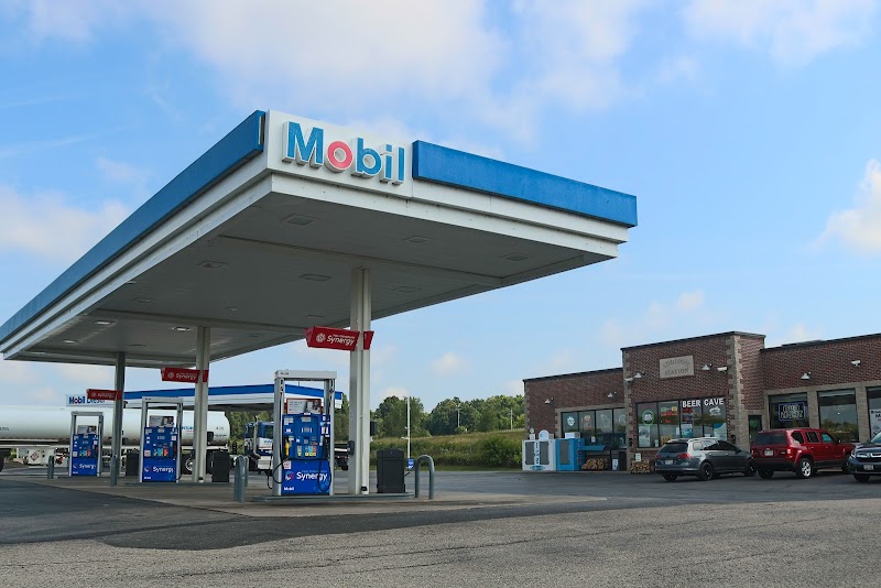 Addison Station Mobil & Cafe photo 4