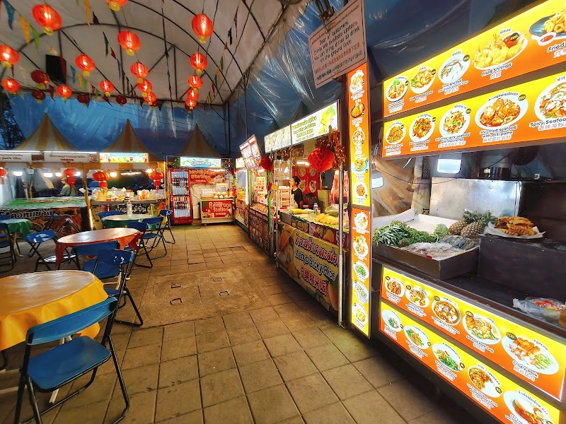 Chiang Mai Night Bazaar photo 2