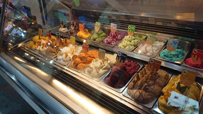 Chiang Mai Night Bazaar photo 5